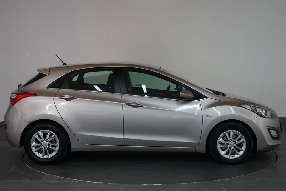 Hyundai i30 1,6 CRDi 110 Trend 5d