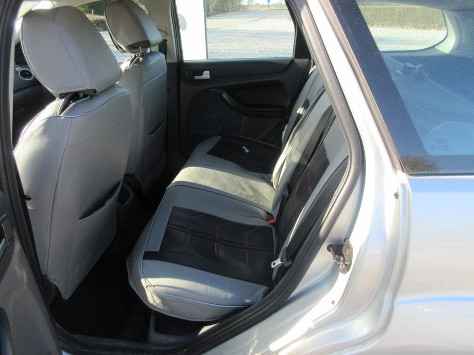 Ford Focus 1,6 Ambiente 100 stc. 5d