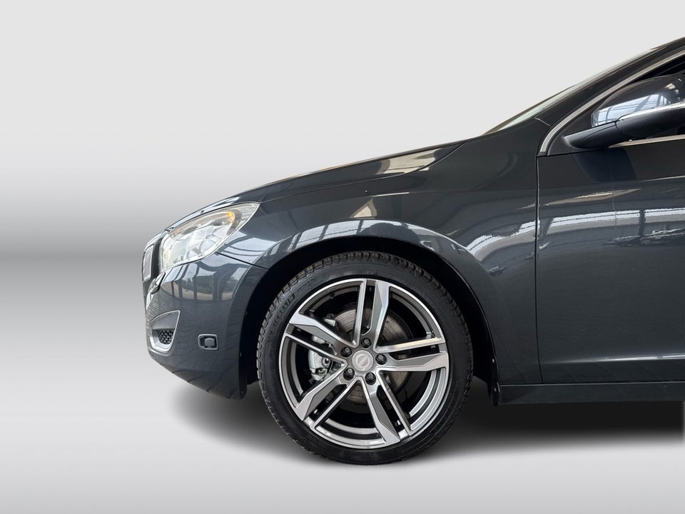 Volvo V60 1,6 T4 180 Momentum aut. 5d