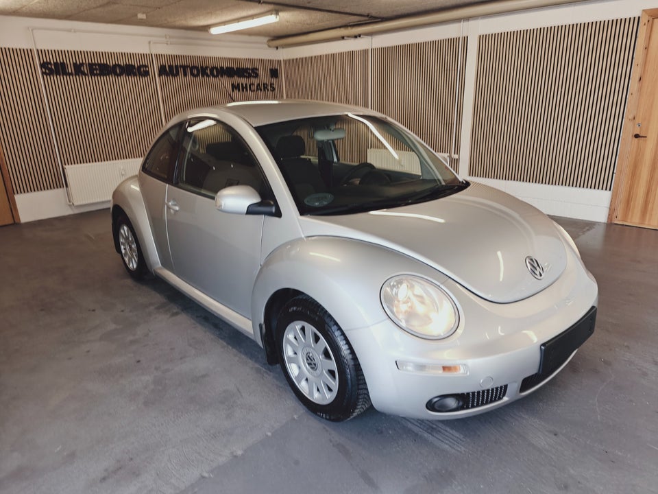 VW New Beetle 1,6 Trendline 2d