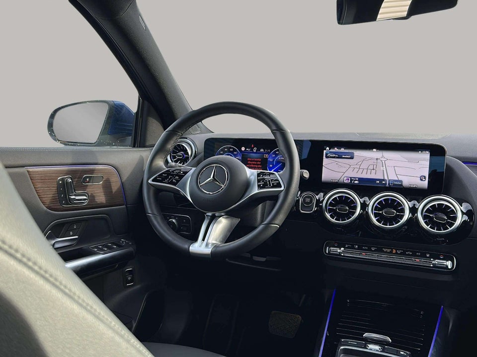 Mercedes EQA300 Progressive 4Matic 5d