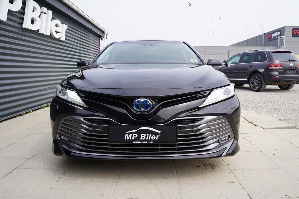 Toyota Camry 2,5 Hybrid H4 CVT 4d