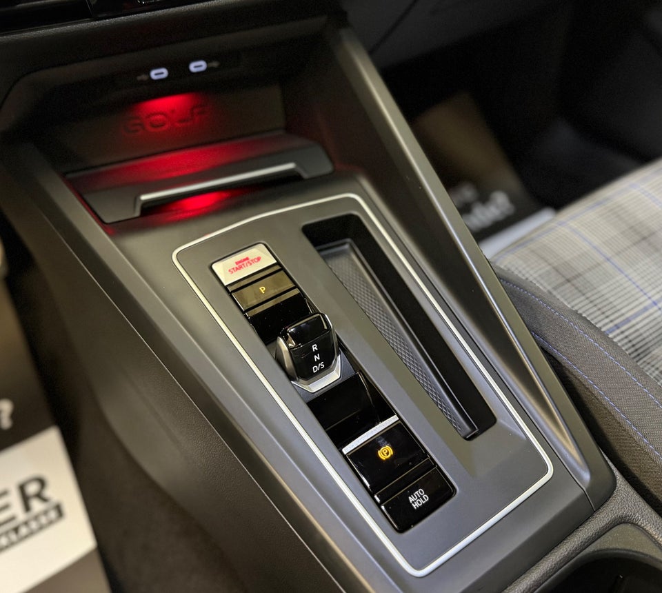 VW Golf VIII 1,4 GTE DSG 5d