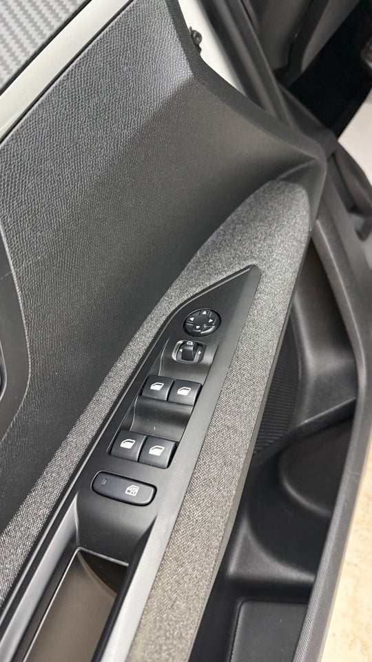Peugeot 5008 1,2 e-THP 130 Allure EAT6 7prs 5d