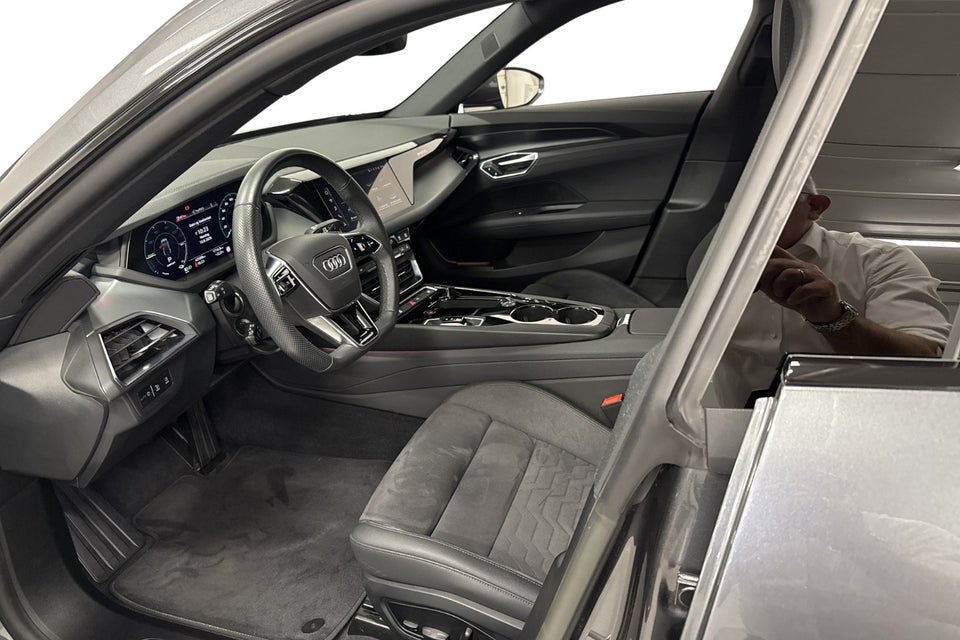 Audi e-tron GT pro quattro 4d