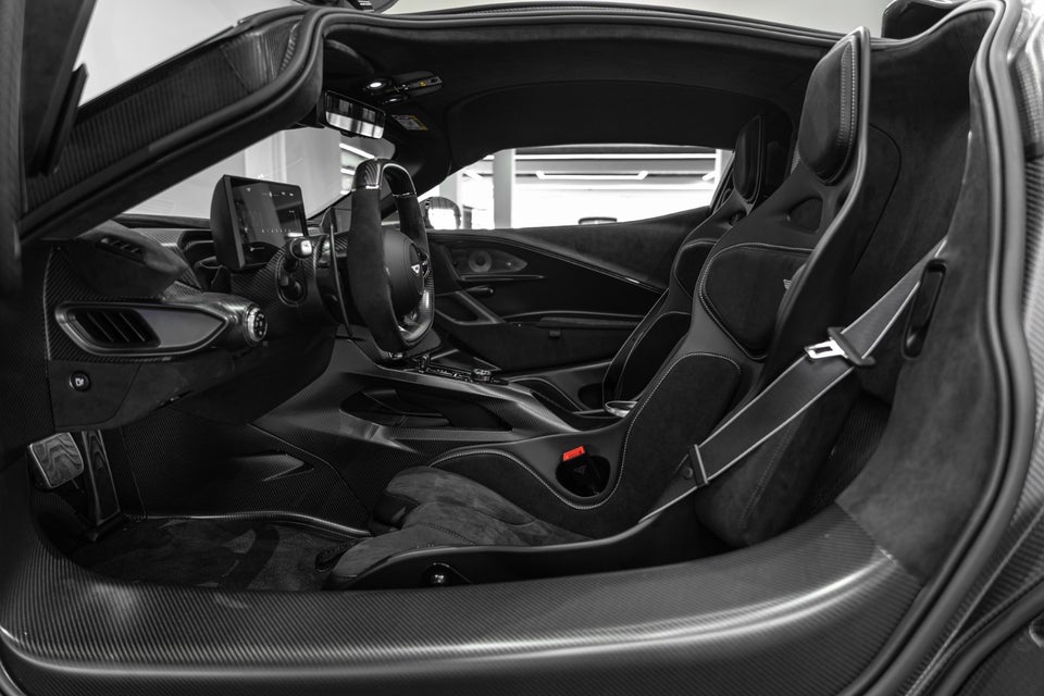 Aston Martin Valhalla 4,0  2d