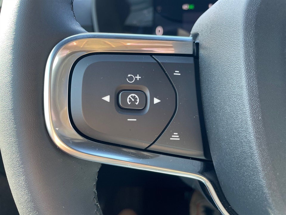 Volvo EC40 Extended Range Black Edition 5d