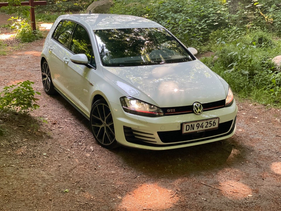 VW Golf VII 2,0 GTi DSG 5d