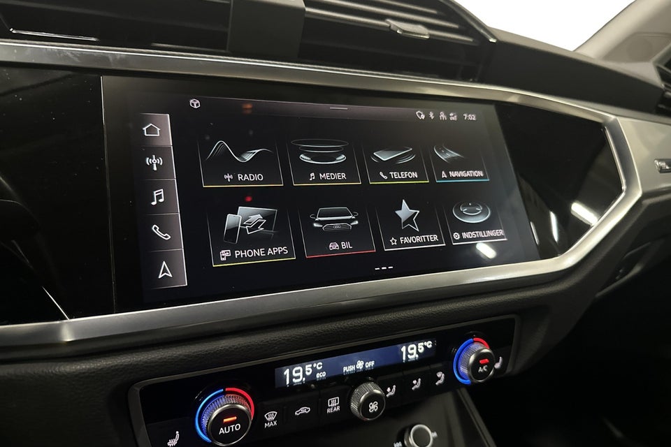 Audi Q3 45 TFSi e Attitude plus S-tr. 5d