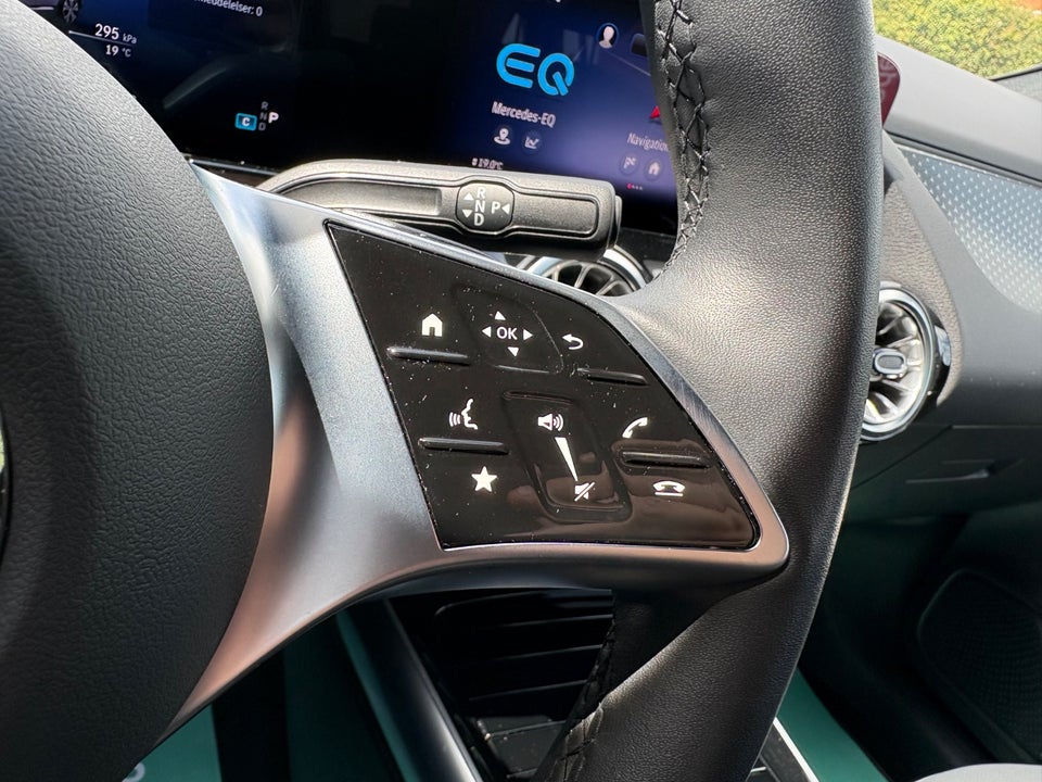 Mercedes EQA350 4Matic 5d