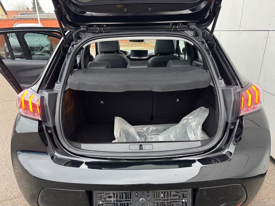 Peugeot 208 1,2 PureTech 100 Allure Sky 5d