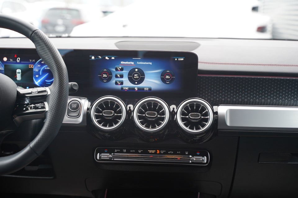 Mercedes EQB300 AMG Line 4Matic 5d