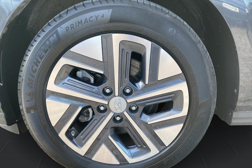 Hyundai Kona 64 EV Essential 5d