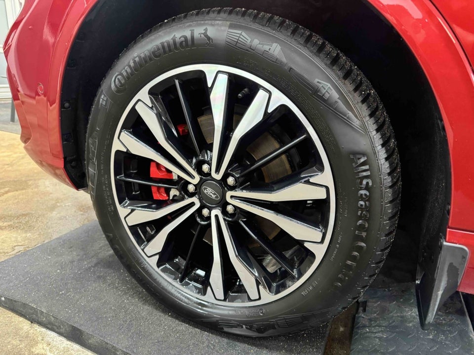 Ford Kuga 2,5 HEV ST-Line X CVT 5d