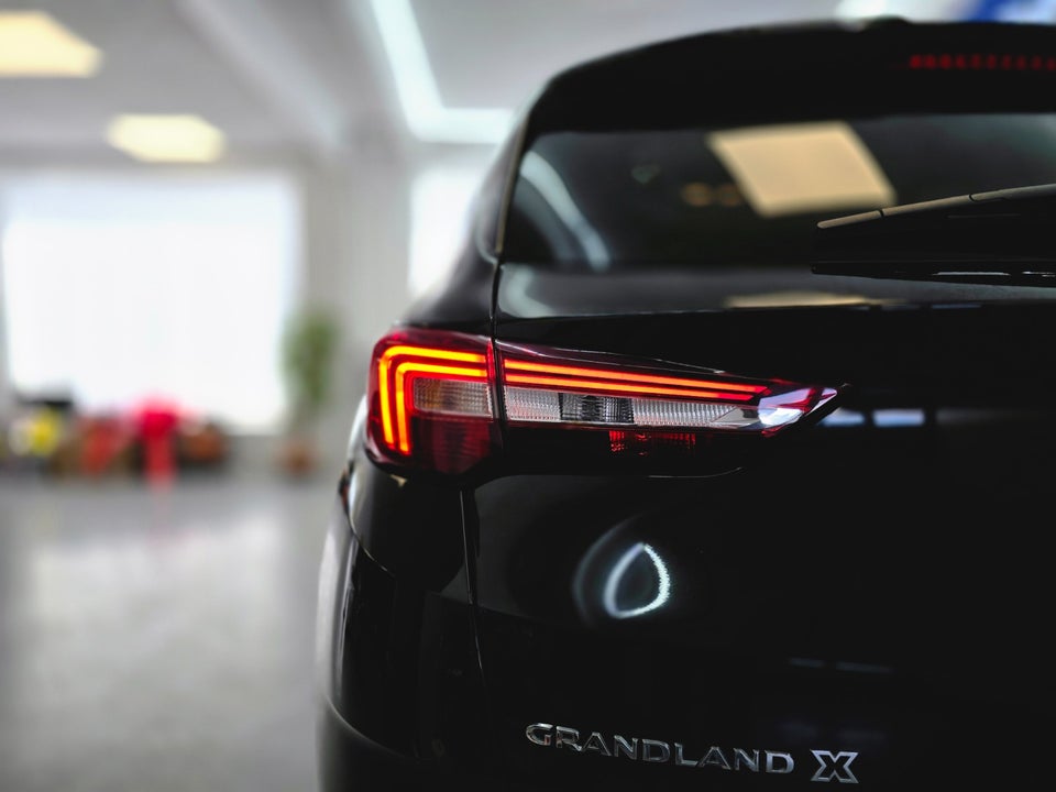 Opel Grandland X 1,6 Hybrid Ultimate aut. 5d