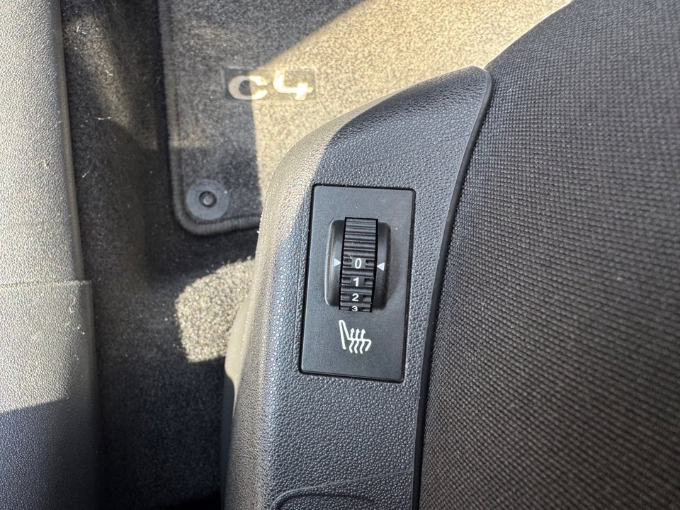 Citroën C4 1,6 BlueHDi 100 Feel Complet 5d