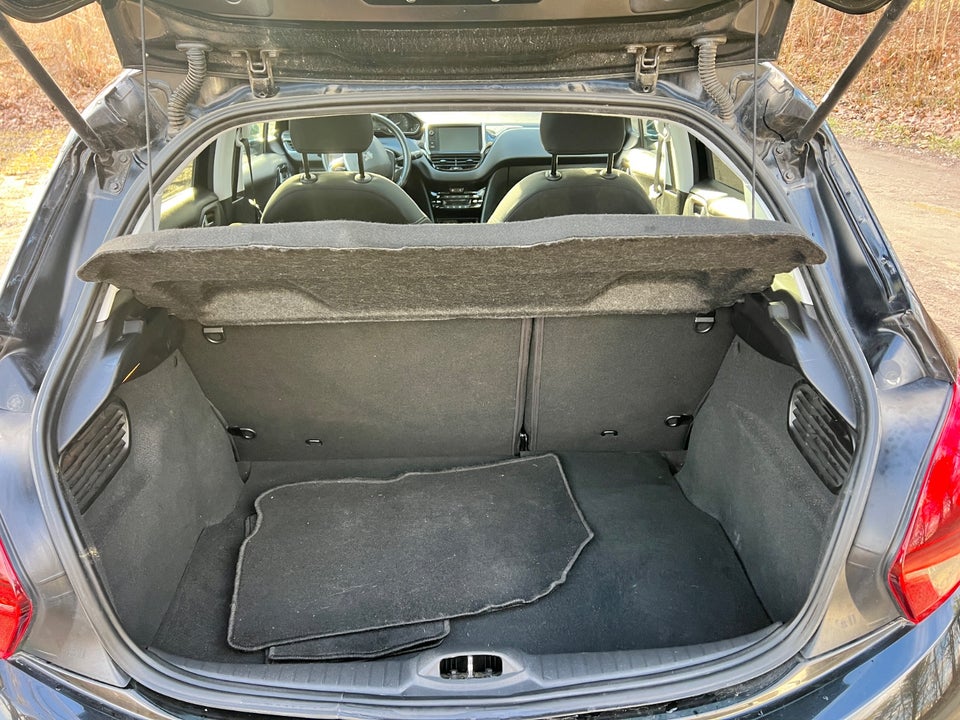 Peugeot 208 1,2 PureTech 82 Allure Sky 5d