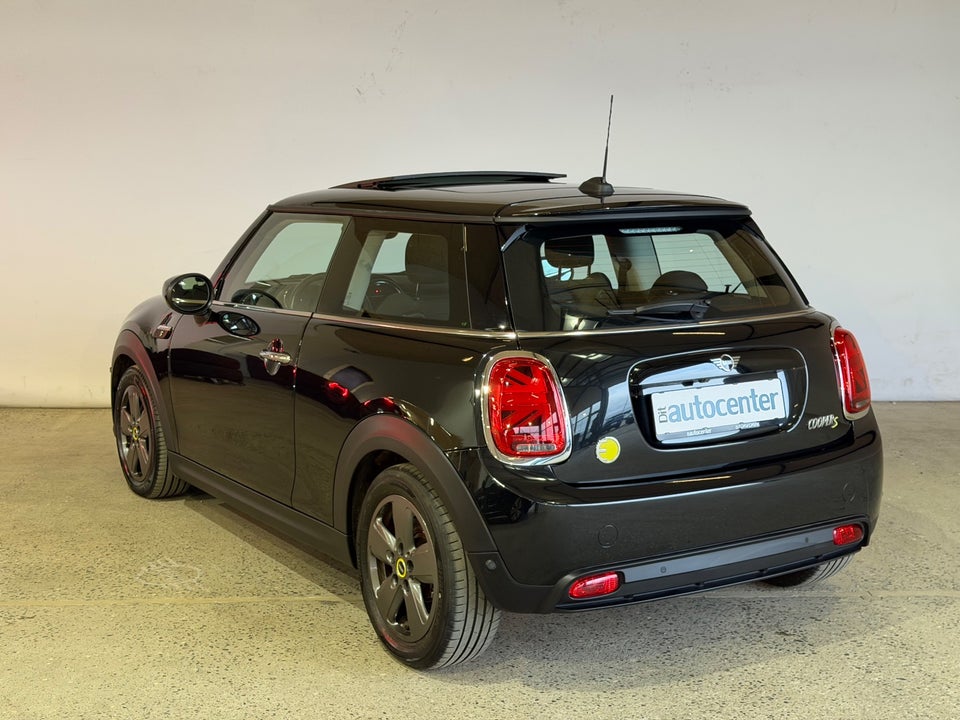 MINI Cooper SE Essential 3d
