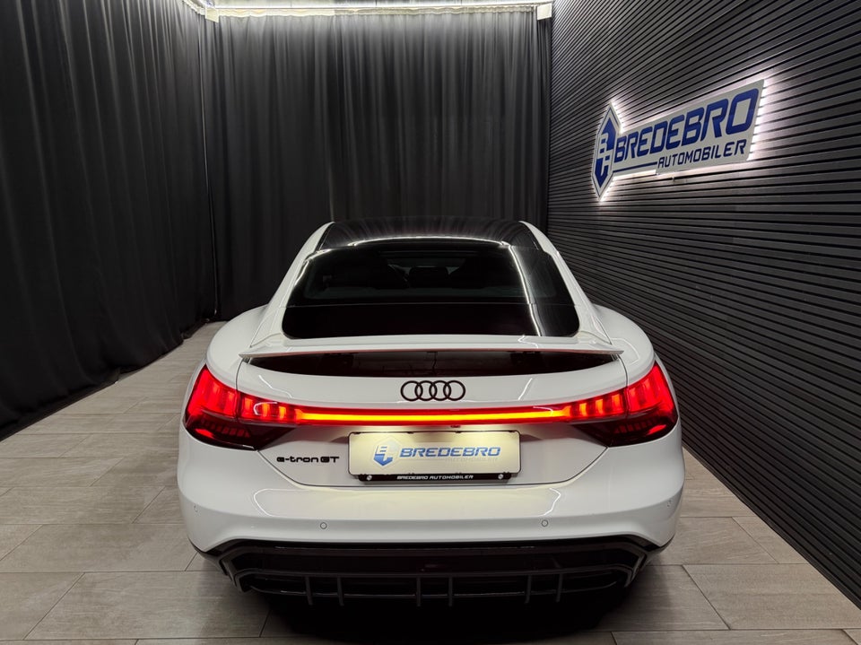 Audi e-tron GT pro quattro 4d