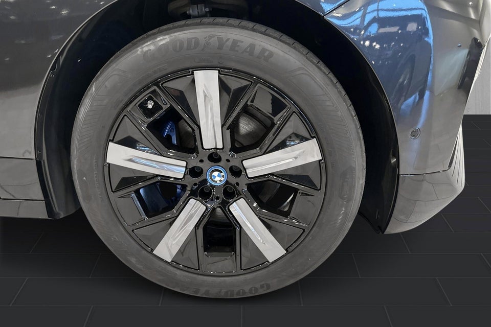 BMW iX xDrive40 Supercharged 5d