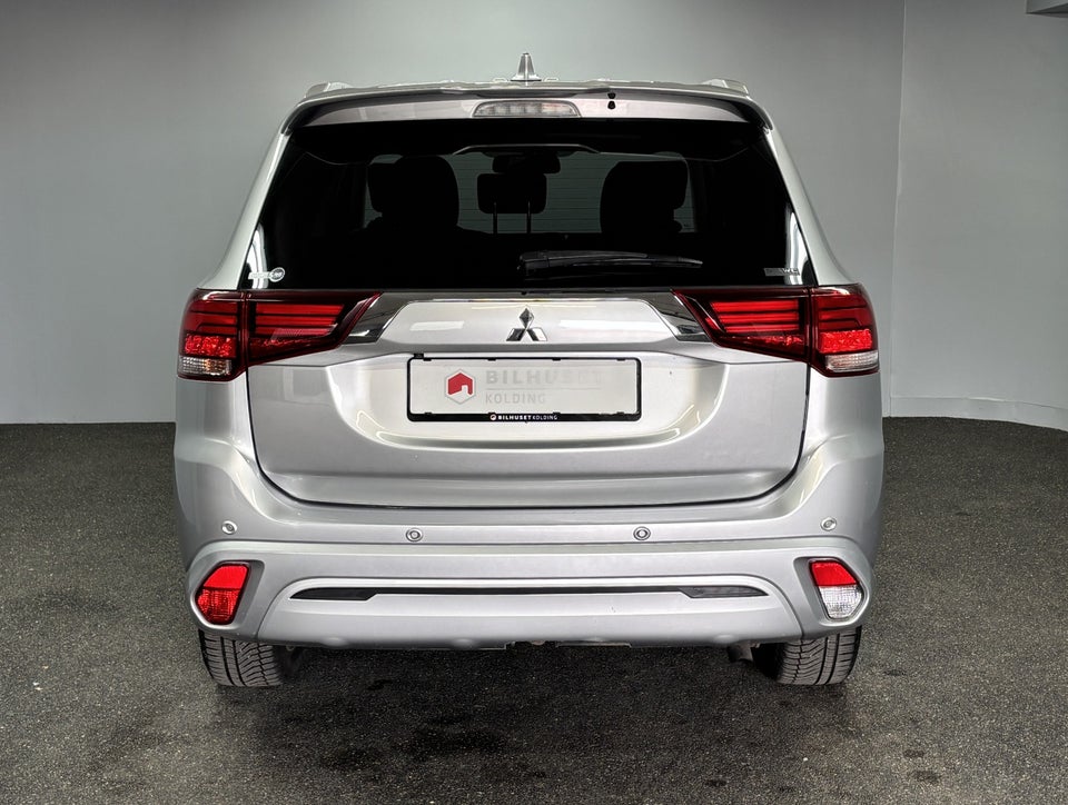 Mitsubishi Outlander 2,4 PHEV Business CVT 4WD 5d
