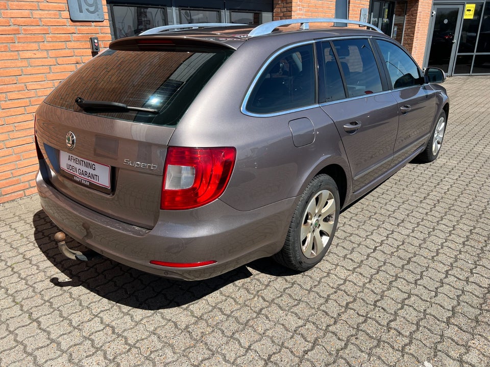 Skoda Superb 2,0 TDi 140 Elegance Combi DSG 5d