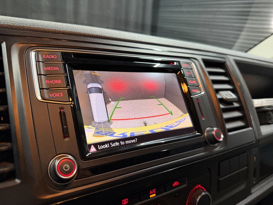VW Transporter 2,0 TDi 180 Kassevogn DSG kort