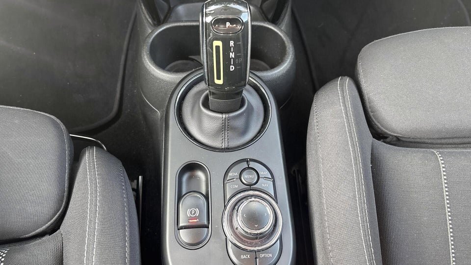 MINI Cooper SE Essential 3d