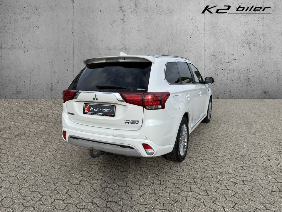 Mitsubishi Outlander 2,4 PHEV Instyle CVT 4WD 5d