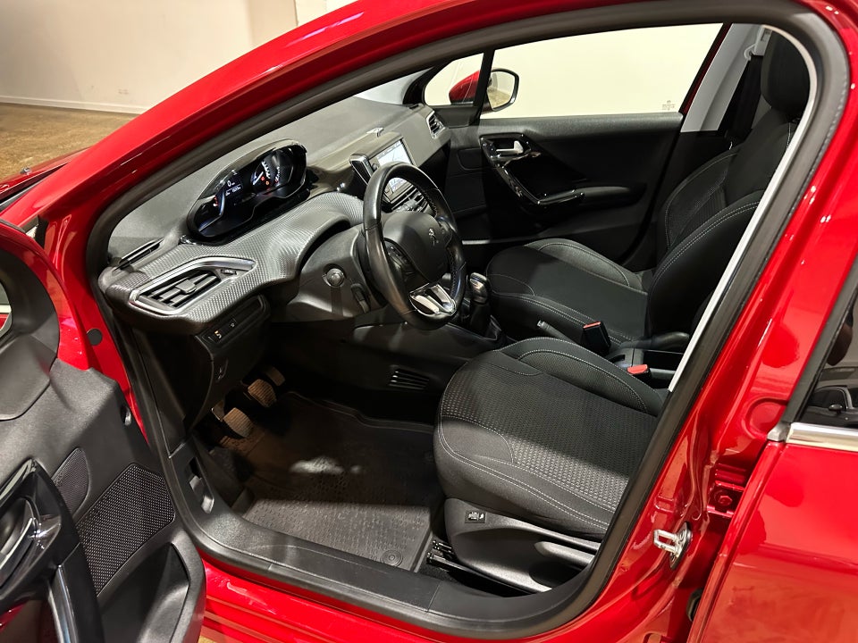 Peugeot 208 1,5 BlueHDi 100 Infinity Sky 5d