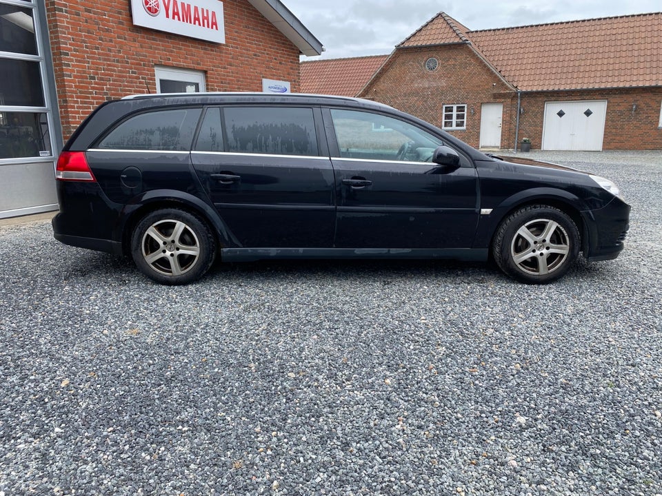 Opel Vectra 1,8 16V 125 Elegance stc. 5d