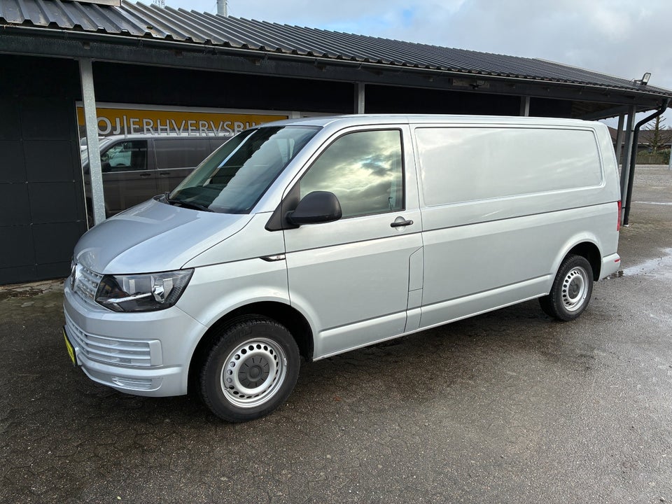 VW Transporter 2,0 TDi 150 Kassevogn lang