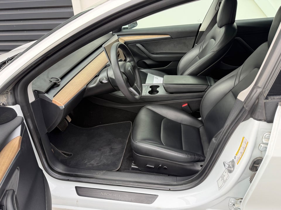 Tesla Model 3 Standard Range+ RWD 4d