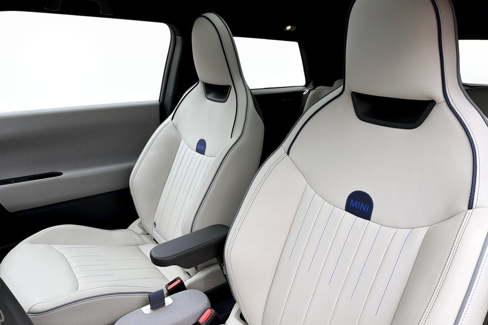 MINI Cooper SE Favoured Trim XL 3d