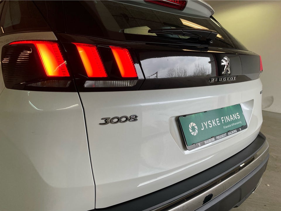 Peugeot 3008 1,2 e-THP 130 Active 5d