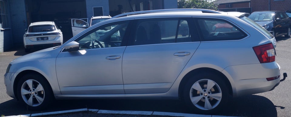 Skoda Octavia 2,0 TDi 150 Elegance Combi DSG 5d