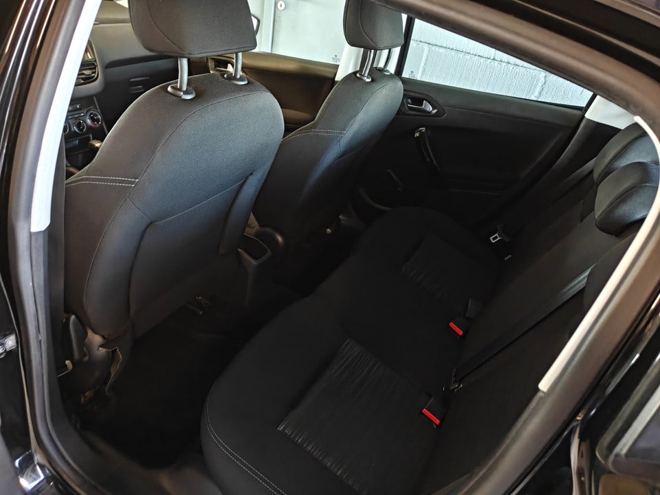 Peugeot 208 1,0 VTi Access 5d