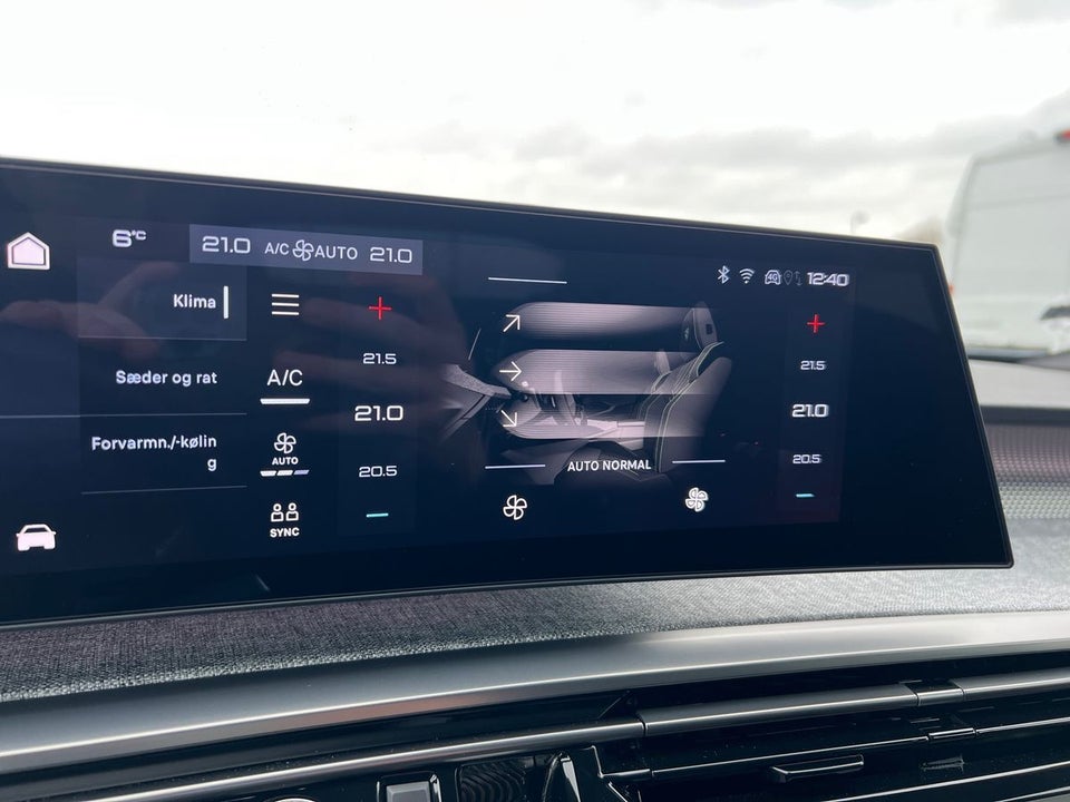 Peugeot e-3008 77 GT Pack 5d