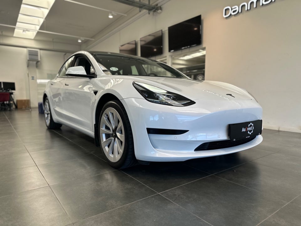 Tesla Model 3 Standard Range+ RWD 4d