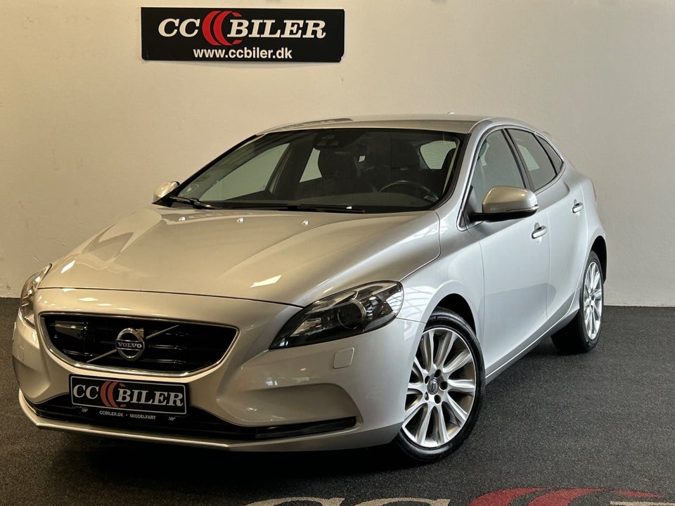 Volvo V40 2,0 D3 150 Momentum aut. 5d