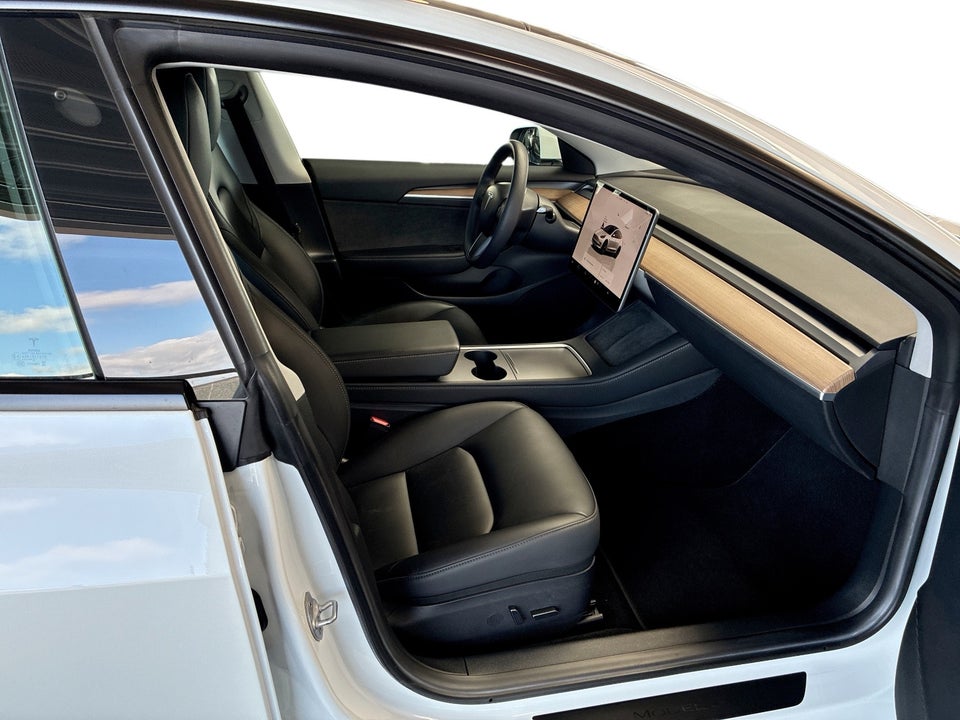 Tesla Model 3 RWD 4d