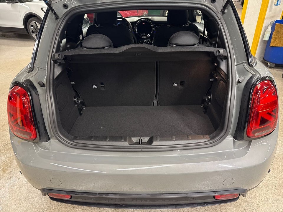 MINI Cooper SE Essential 3d