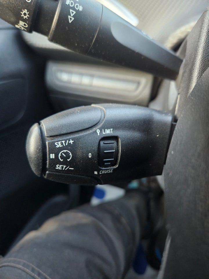 Peugeot 208 1,2 e-THP 110 Sport Sky 5d