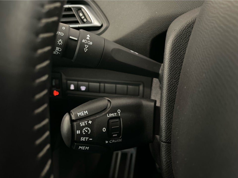 Peugeot 308 1,6 BlueHDi 120 Allure Sky SW 5d