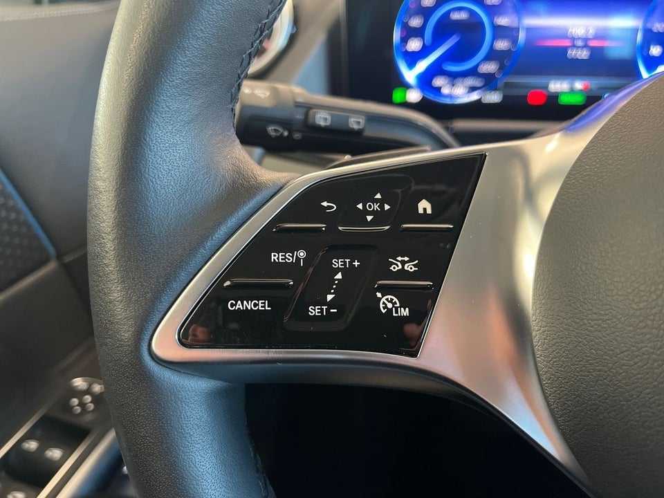 Mercedes EQA300 Progressive Advance 4Matic 5d