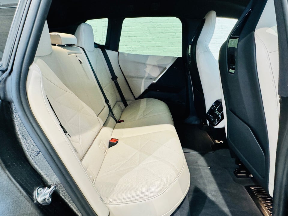 BMW iX xDrive40 Supercharged 5d