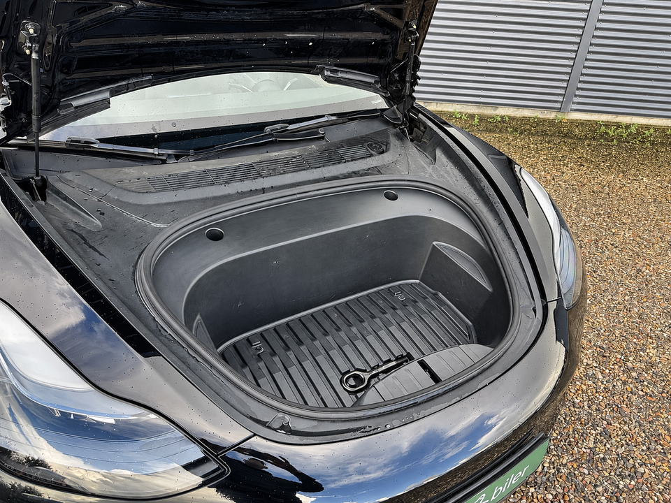 Tesla Model 3 Long Range RWD 4d