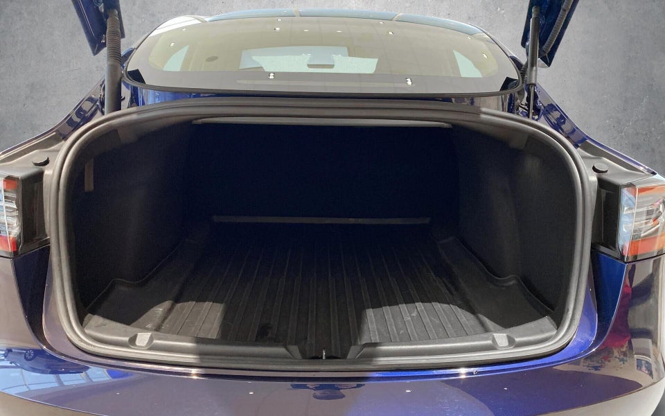 Tesla Model 3 RWD 4d