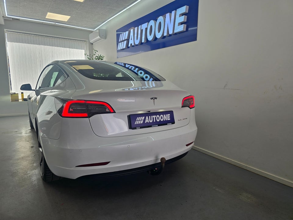 Tesla Model 3 Long Range AWD 4d
