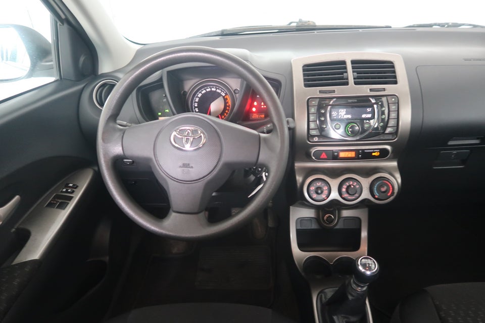 Toyota Urban Cruiser 1,3 VVT-i T1 5d